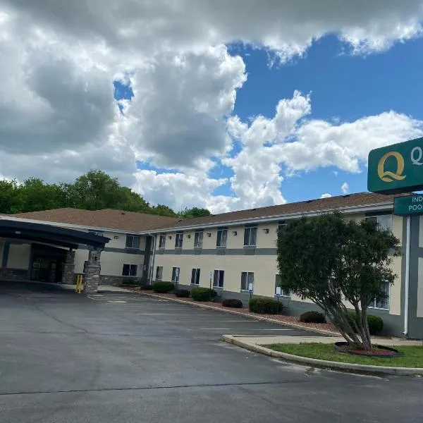 Quality Inn & Suites, hotel v destinaci West Bend