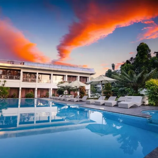 Nirvana Hotel Resort Tetebatu โรงแรมในSewela