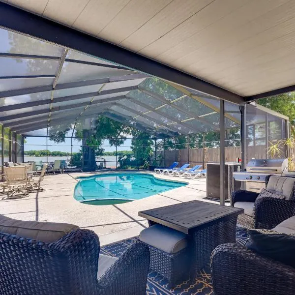 Waterfront Gem with Pool, Dock and Lanai in Tampa!, hotel in Tampa