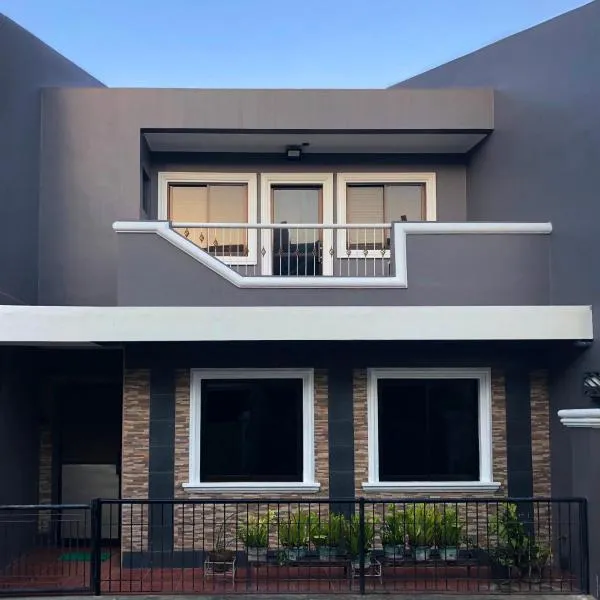 Prime Location, Spacious & Modern 4BR City Townhouse, ξενοδοχείο σε Cagayan de Oro