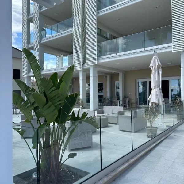 Hotel Petite Fleur, hotel v destinaci Alba Adriatica