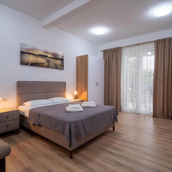 Dane Apartment Airport Podgorica, hotel in Mitrovići