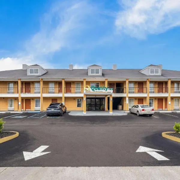 Quality Inn Decatur River City: Decatur şehrinde bir otel