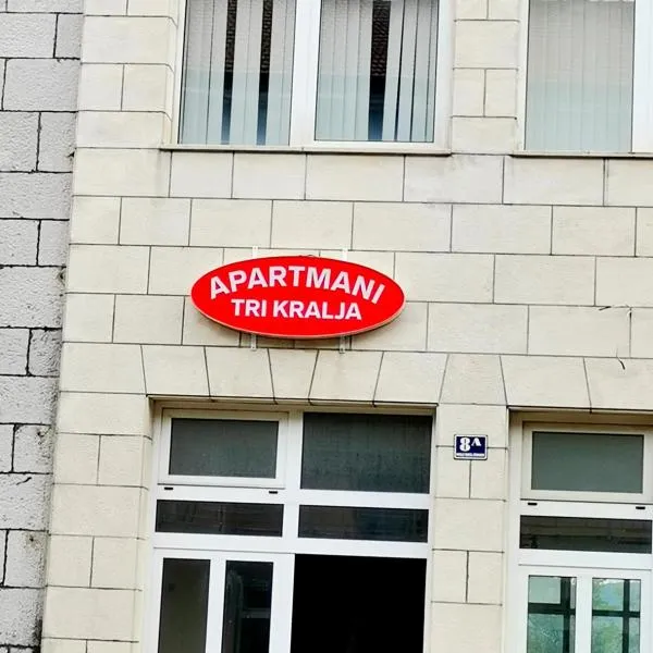 TRI KRALJA - THREE KINGS Apartments in the center with private parking, hotel v destinácii Imotski