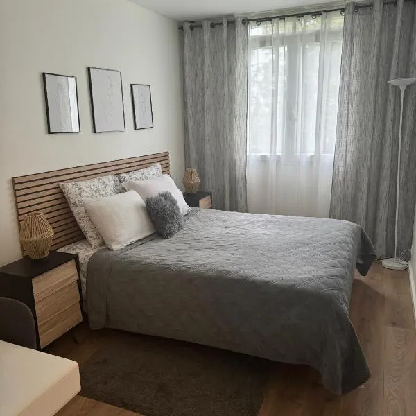 Une Chambre dans un appartement、Ablon-sur-Seineのホテル