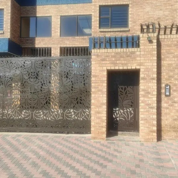 Brand new crane Apartments, hotel v destinaci Lenasia