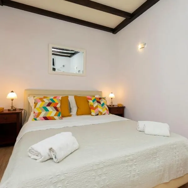 Apartments Cash and dash, hotel i Krilo