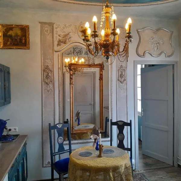 Montalba-le-Château에 위치한 호텔 Penthouse en bleu royal