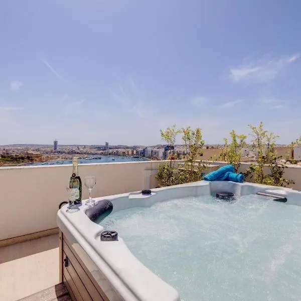 Stylish Penthouse Rooftop Hot Tub Harbour Views, hotel v destinaci Sliema