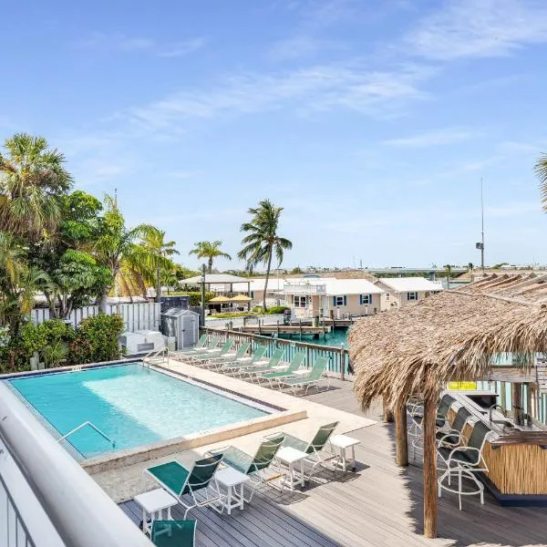Aruba - Downtown Waterfront 2x2 Dock & Pool Pet-Friendly, hotel in Key West