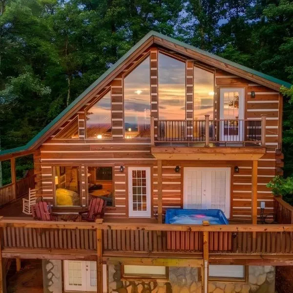 Incredible Views | Hot Tub | Close to Everything!, hotel u gradu Seviervil