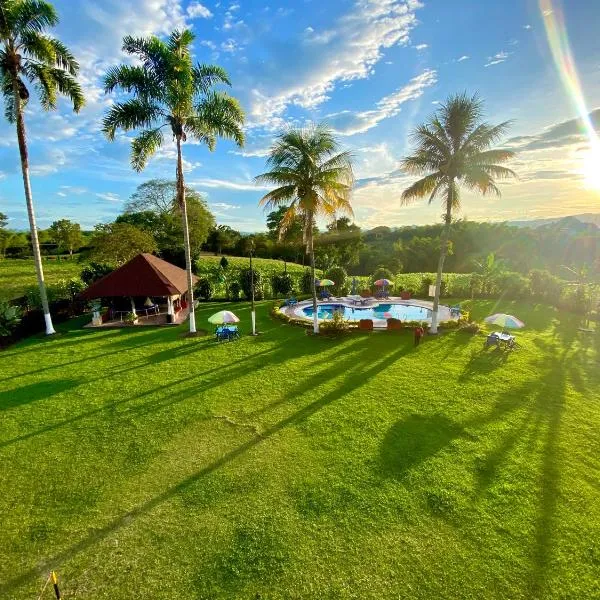 Finca hotel los cocos, hotel in Montenegro