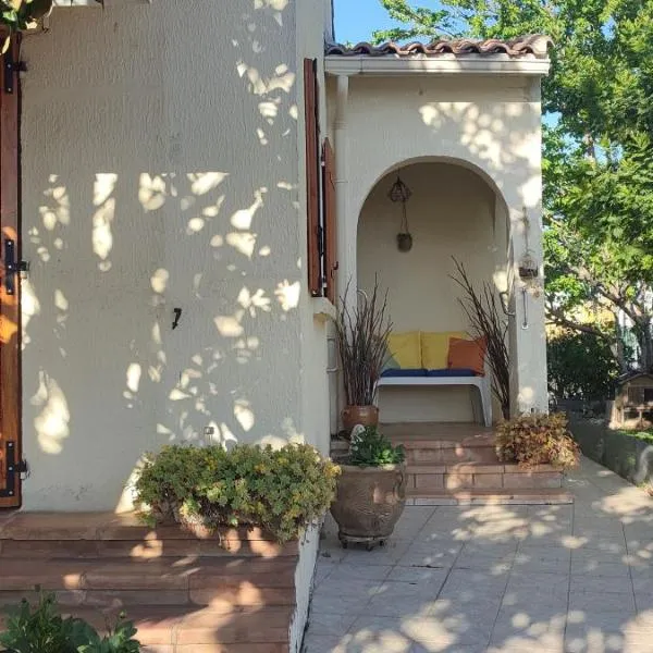 Maison T2 Climatisée avec petit jardin dans impasse calme, hotel v destinácii Baillargues