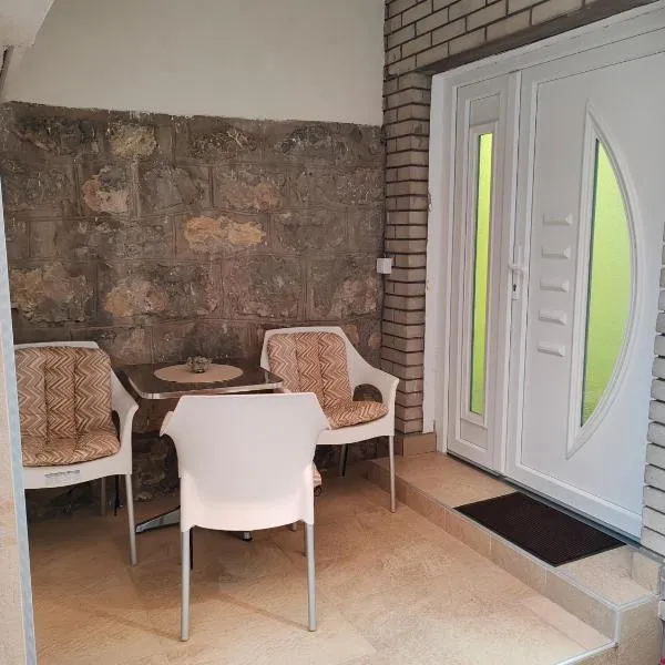 Stan na dan Ema 1, khách sạn ở Valjevo