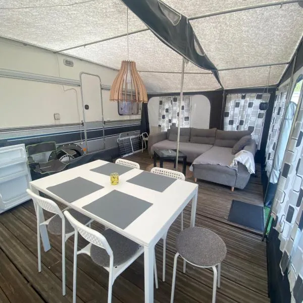 AMOMEA CAMP, hotelli kohteessa Jastarnia