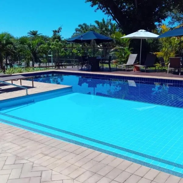 Apartamento Amplo com Varanda Aconchegante - 10 Min a Pé da Vila de Praia do Forte, hotel en Praia do Forte