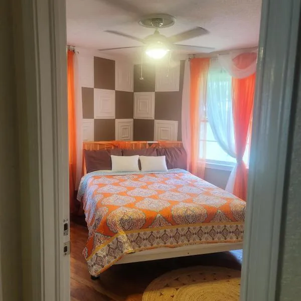 Beach Go-Boho Private Room & Coffee - Tea! FREE, hotel v destinaci Brunswick