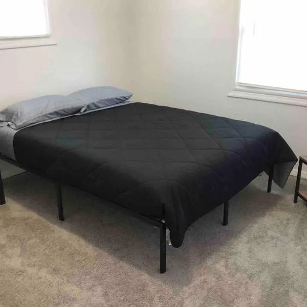 Private 2-bed house with free parking and 15-min walk to direct NYC Manhattan train, hotel in Edgar