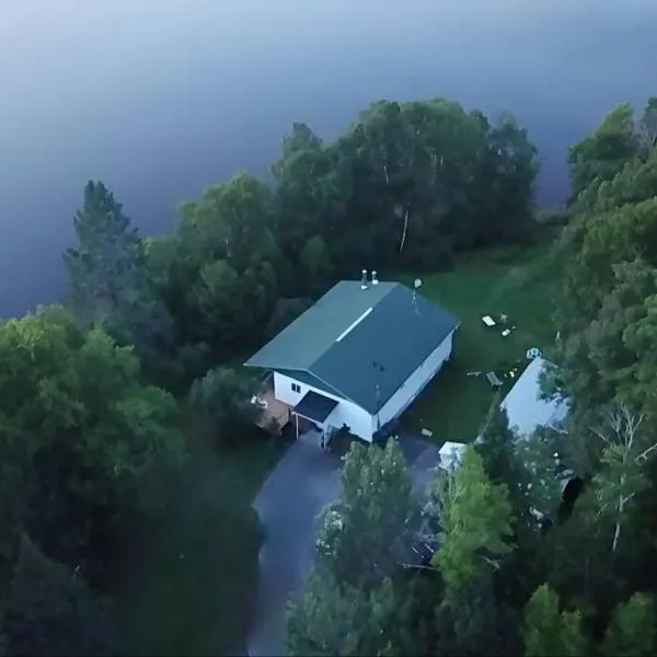 The House On The Lake, hotel en Ferme-Neuve