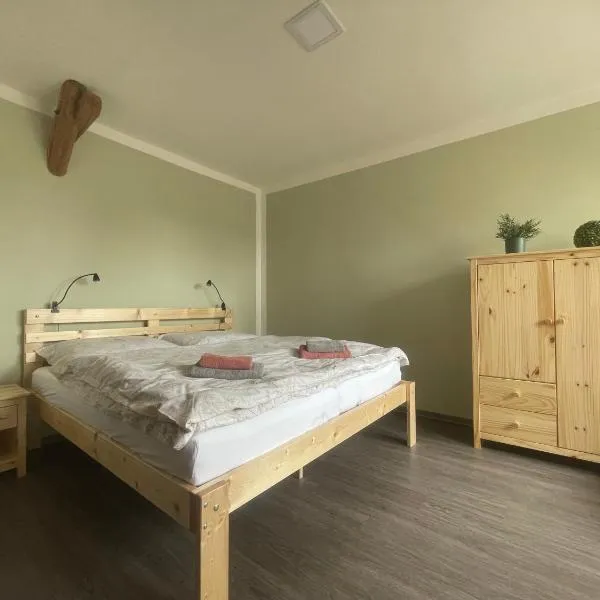 Ubytko u dědka, hotel v destinaci Lhotka