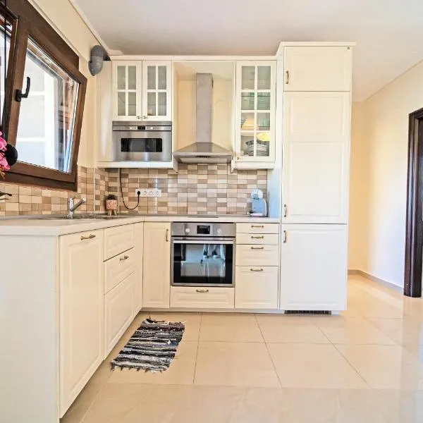 LUXURY AND SUNNY APARTMENT 250 mts FROM THE BEACH!!, hotel in Perea