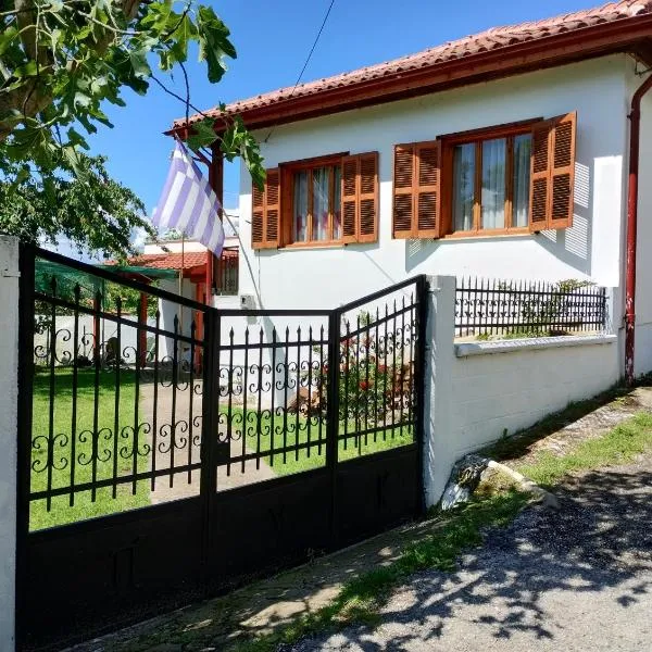 Τα πλατάνια, hotel v destinaci Áno Kariófiton