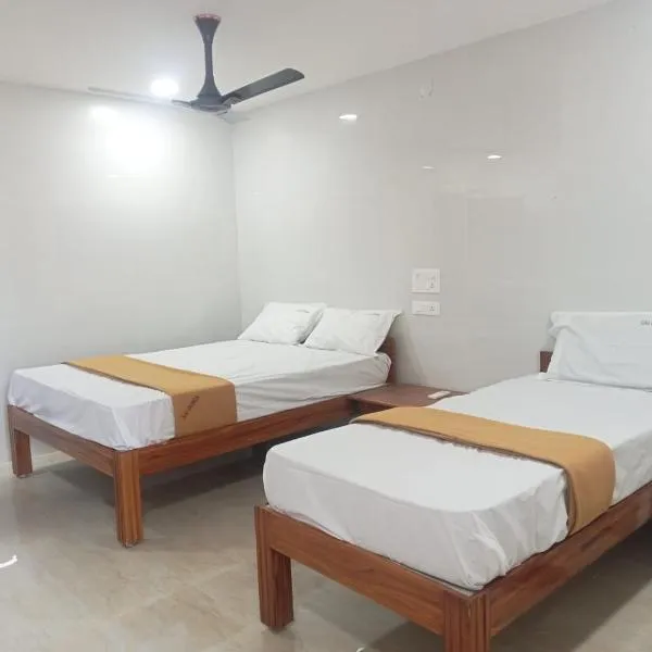 Sai Durga Banquet Hall and AC Rooms, hotel a Tirupati