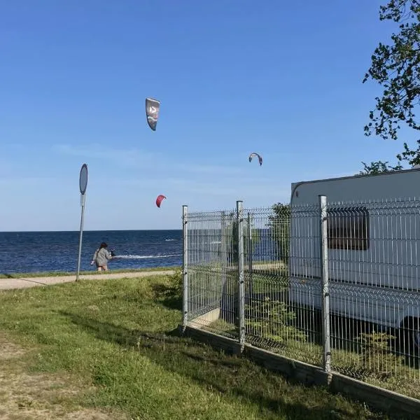 Przyczepy kempingowe Nad Zatoką, hotel di Swarzewo