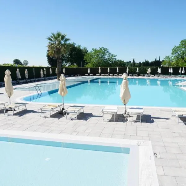 Dagi's Dolcevita Apartments, hotell i Colà di Lazise