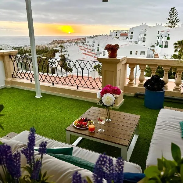 Costa Adeje - Amazing Ocean And Teide View - Fast WiFi, Air Con, hotel in Adeje