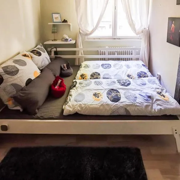 Cosy Room in Our Apartment, hôtel à Berlin