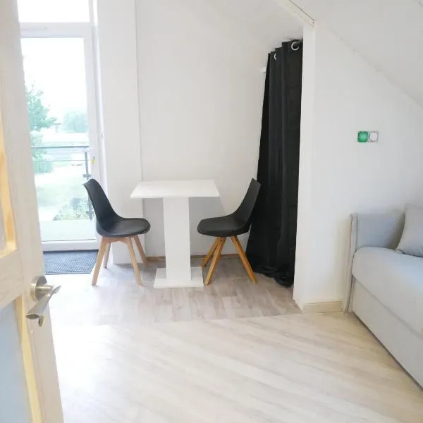 Villa Cathy Studio Terrasse Léane, viešbutis mieste Eks le Benas