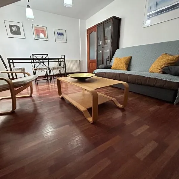 Acogedor piso en Llanes, hotel in Llanes