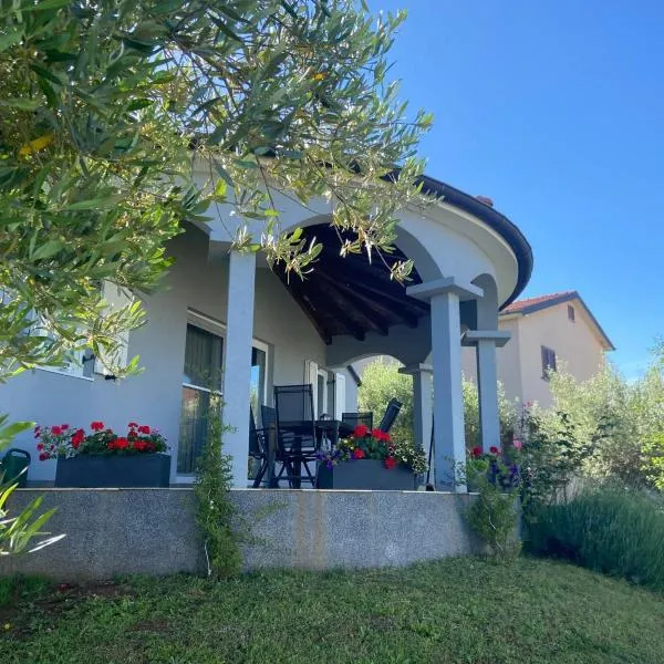 Holiday Home Mihaela, hotel in Višnjan