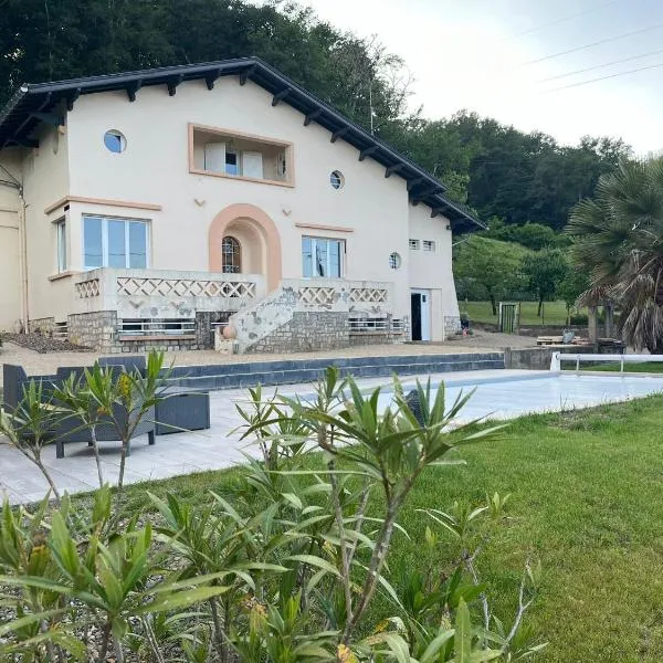 AU PETIT CHENE, hotel in Eugénie-les-Bains