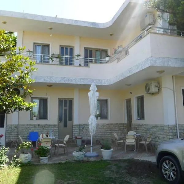 Summer House -Room for 5 people in 1st Floor - J, hotel v mestu Velipojë