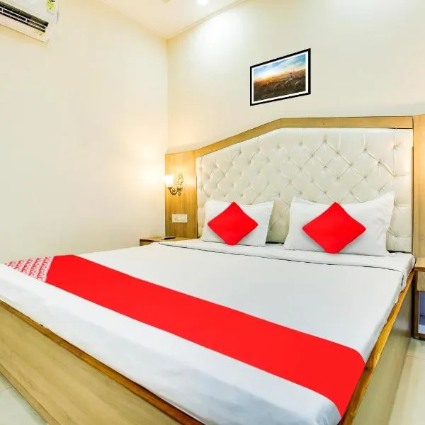 Super OYO Collection O Hotel White Prime, ξενοδοχείο σε Phagwara