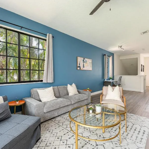 Newly Remodeled Lakefront Oasis, hotel in Delray Beach