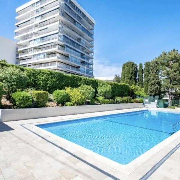 Spacieux 2 pièces terrasse et piscine, hotel em Cannes