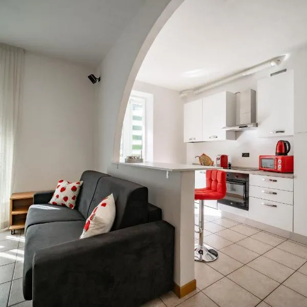 Dolce Teresa Apartment、マンデッロ・デル・ラーリオのホテル
