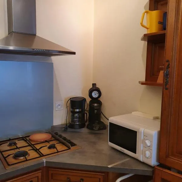 2 Frère Genestier, hotel v destinaci Pontgibaud
