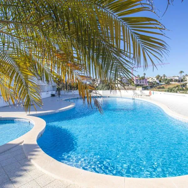 Renovated 2BD AC Wi-Fi Pool Beach 350m, hotel in Porches