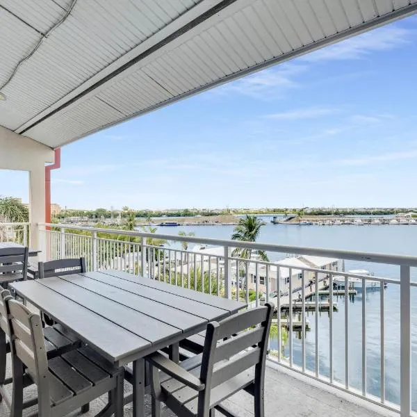 St Croix - Downtown 4x4 Waterfront Penthouse Pool Dock Pet, hotel v destinaci Key West