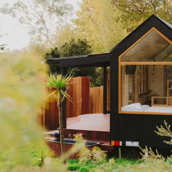 Libelle - Peaceful, Secluded Luxury with abundant wildlife and seasonal water views, on 3 private acres IN Daylesford, hótel í Daylesford