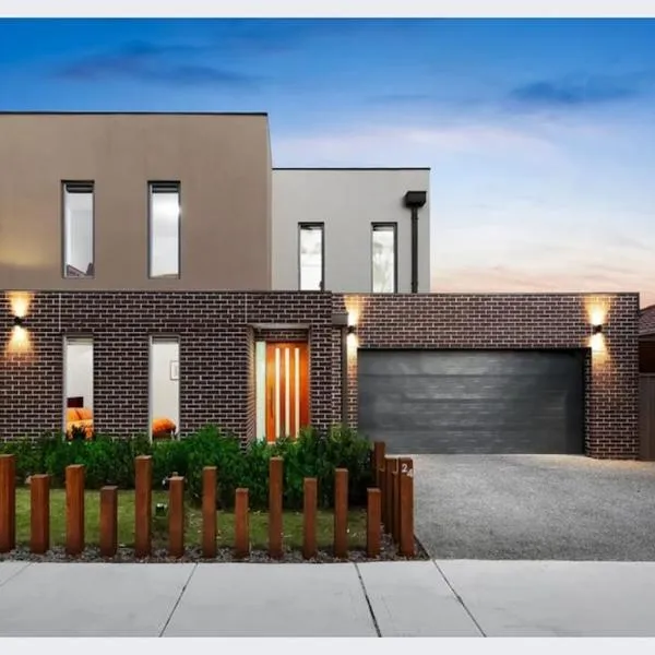 Modern Masterpiece Beautiful St Albans 4BR Home, hotel u gradu Ardeer