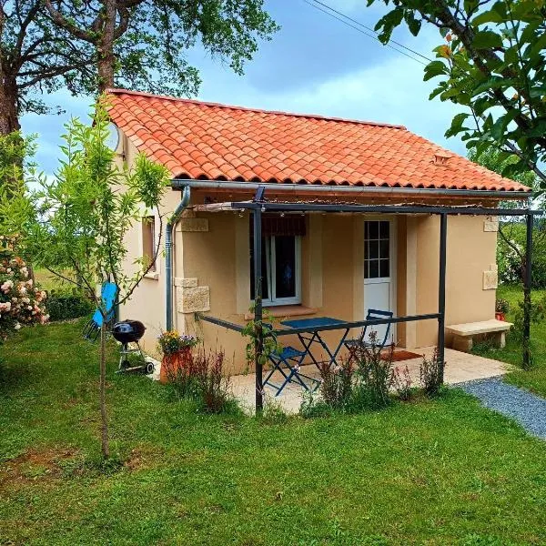 le Soleillou - à 10 mn de SARLAT -1151 Route des Endrevies,, hotel a La Veyssarie