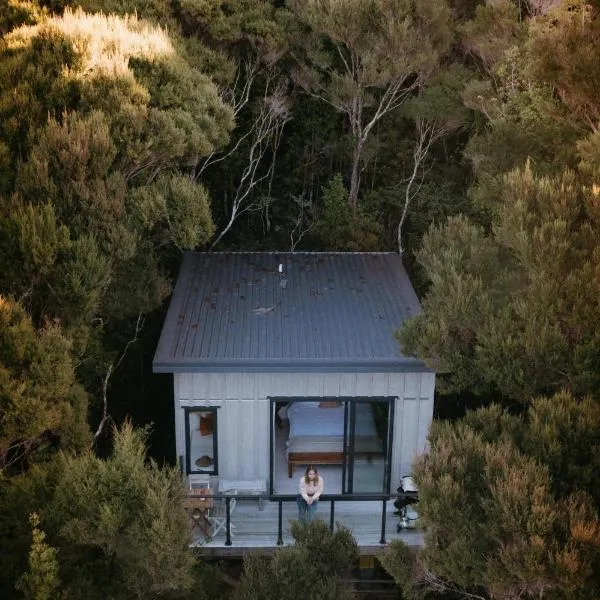 Treehouse Hideaway at Rekindle Tree houses, hotel v destinaci Opua