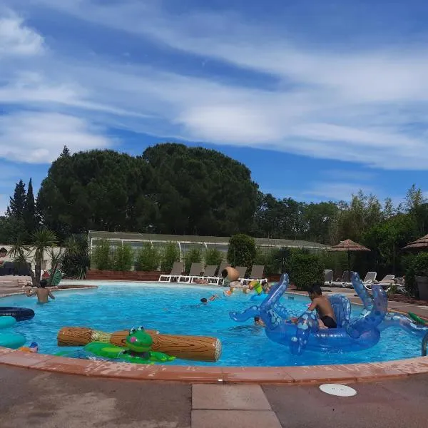 Relais du Salagou - Chalets climatisés proche Lac du Salagou, hotel en Le Bosc