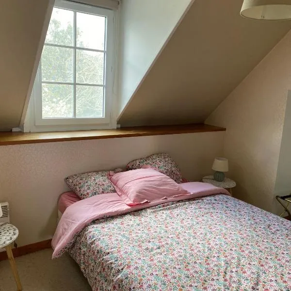 Chambre de Jeanne - Le Refuge des Parachutistes - en bordure du marais, hotel in Neuville-au-Plain