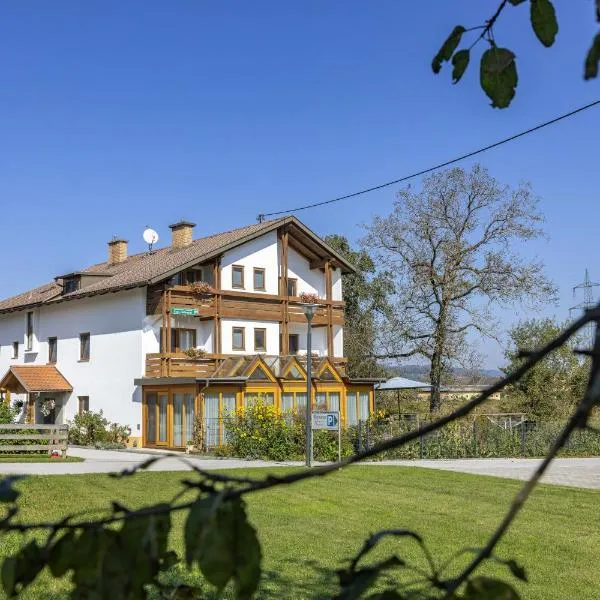 Bauernhof Pension Hofmayer, hotel v destinaci Sankt Kanzian